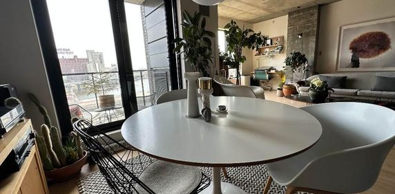 Condo moderne avec vue sur l’eau, semi‑meublé, avec stationnement intérieur et borne de recharge pour véhicule électrique dédié. - Photo 2