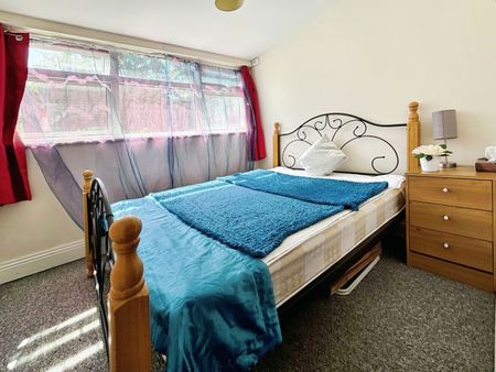 1 bedroom terraced to rent Stebbings, Langdon Hills, Basildon, Essex, SS16 - Photo 2