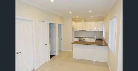 Independent 2 bedroom house/granny flat with separate entry. - Photo 2