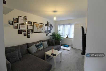 2 bedroom semi-detached house to rent - Photo 3