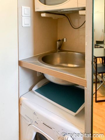 Logement à Paris, Location meublée - Photo 2