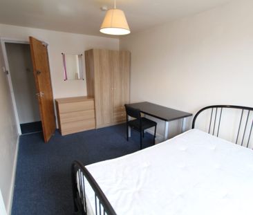 (Upstairs Flat) 47 Stalker Lees Road, Sheffield, S11 - Photo 2