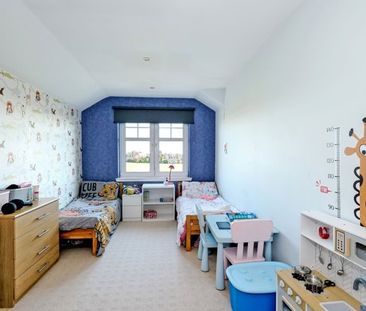 24 Northcote Avenue, AB15 7TN, Aberdeen - Photo 2