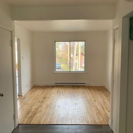 🏡 5½ à louer – Thermopompe, cour arrière et stationnement – Saint-Jérôme - Photo 3