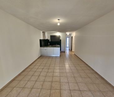 Location Appartement 3 pièces 56m² ST CYR SUR MER 83270 - Photo 2