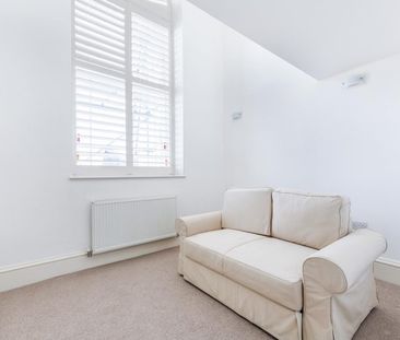 2 Bed Flat - Photo 1