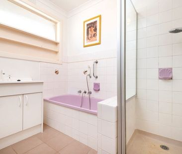 Charming Unit - Photo 6