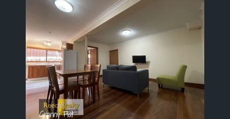 A quaint and cosy flat in a great location! - Photo 2