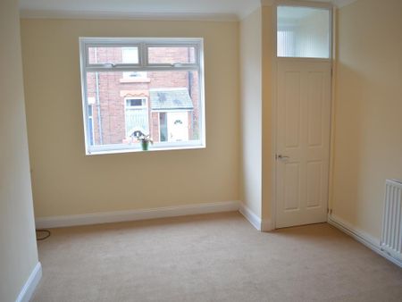 2 bedroom end of terrace house to rent - Photo 4