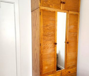 3-bedroom shared house, Windsor Grove - Photo 3