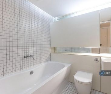 1 bedroom in a flat share to rent - Photo 6