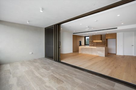 Prestigious Skye Residence with Panoramic River & City Views - Photo 2