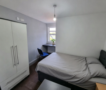 8 bedroom terraced house to rent - Photo 5