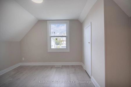 Property For Lease | X9270141 - Photo 2