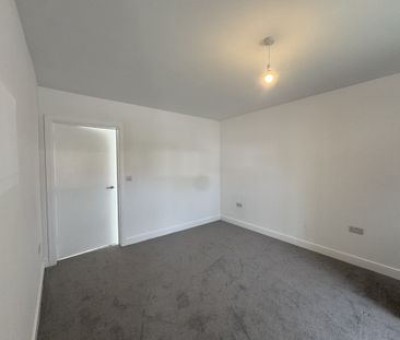 Francis Avenue, Aylesbury - Photo 2