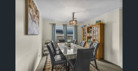 Stylish 4 Bedroom Family Retreat - Photo 4