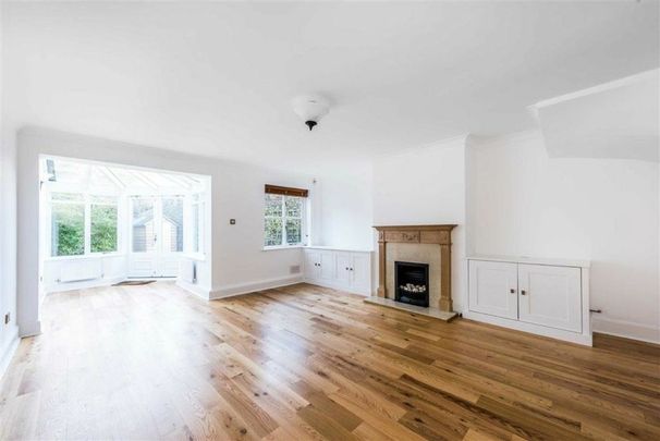 Saddlers Mews, Hampton Wick, KT1 - Photo 1