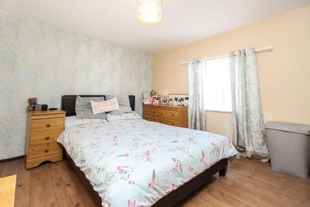 2 bedroom end of terrace house to rent - Photo 5