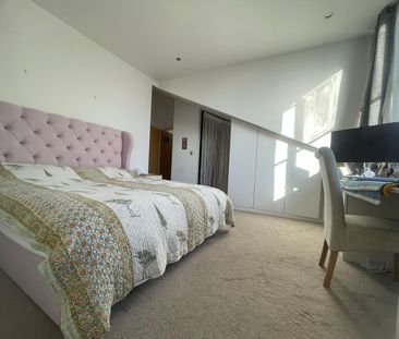 3 Bed Penthouse, Town Meadow, TW8 - Photo 1