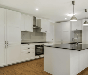 Comfortable 5-Bed, 2-Bath Home with Double Garage - Sippy Downs - Photo 1