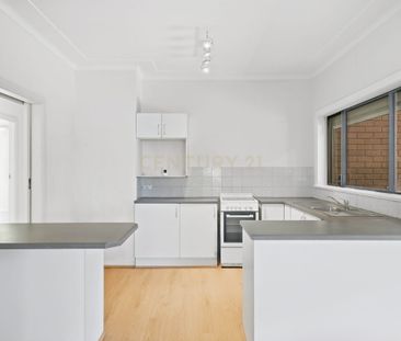 Neatly Presented Family Home - Photo 5