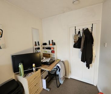 4 bedroom terraced house to rent - Photo 3