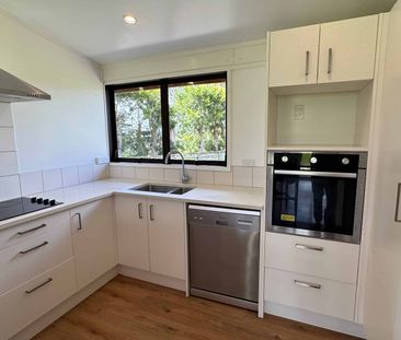 3 Bed with Big Garden for Rent in Helensville - Photo 5