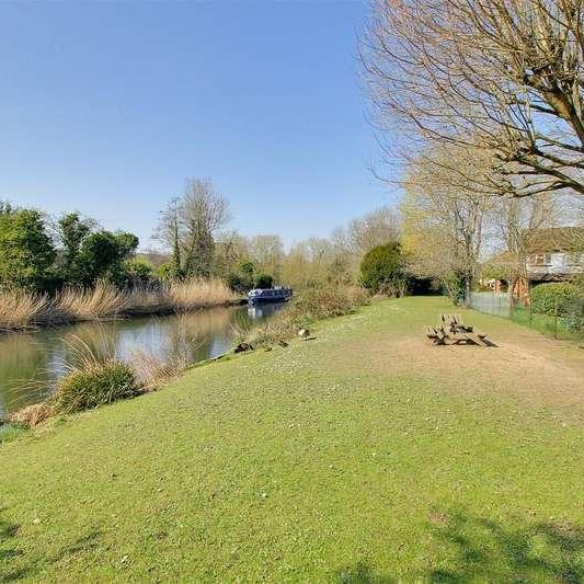 Roman Gardens, Kings Langley, WD4 - Photo 1
