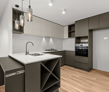 LUXURY NEW | Victoria Tower Adelaide – Level 28 Sky Apartment - Photo 2