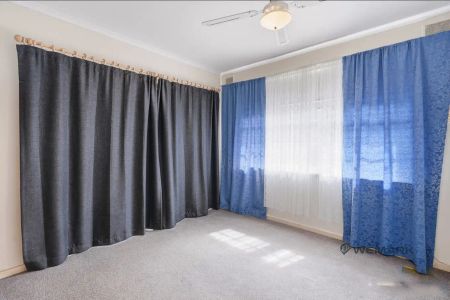 “Relaxed Living in the Heart of Parafield Gardens! 🌿” - Photo 5