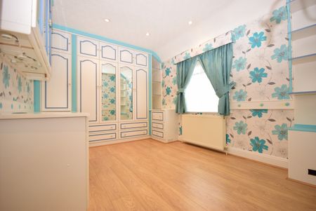 4 bedroom semi-detached house to rent - Photo 4