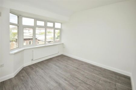 Dean Drive, Stanmore, HA7 - Photo 2