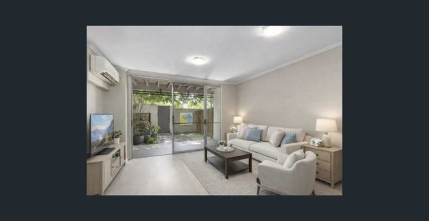 Stylish Townhome in Resort-Style Complex – Short-Term Lease to 10 December 2026 - Photo 1