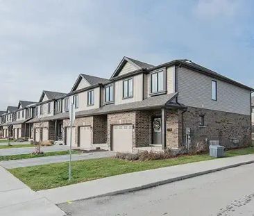 Towns in Hyde Park | 705 Freeport Street, London - Photo 1