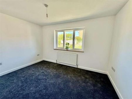 Totland Bay, Isle Of Wight, PO39 - Photo 2