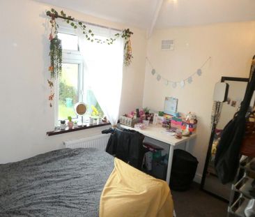 4 bedroom semi-detached house to rent - Photo 4