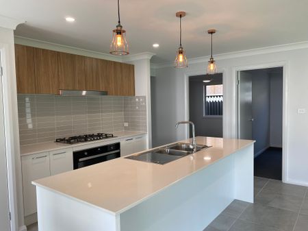 Contemporary Elegance - Photo 5