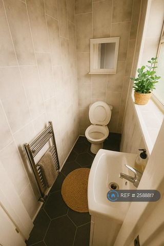 1 bedroom in a house share to rent - Photo 5