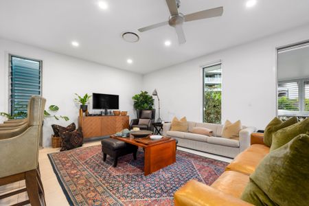 12 Refinery Parade, New Farm QLD 4005 - House For Rent - $2,200 | Domain - Photo 2