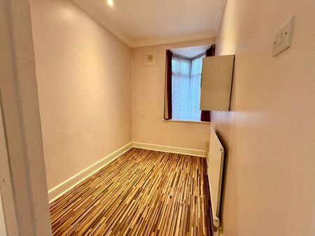 2 Bed Maisonette, Lyne Court, NW9 - Photo 5