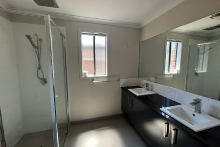 46 Tankard Drive, Cranbourne VIC - Photo 5