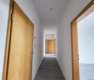 Wohnung mit schöner Sicht - 2-Räume + Bad und Küche auf der Rathena... - Foto 1