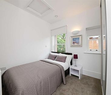 3 bedroom flat to rent - Photo 4