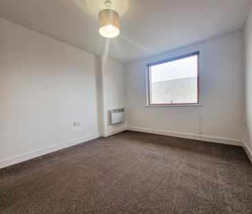 3 bedroom flat to rent - Photo 4