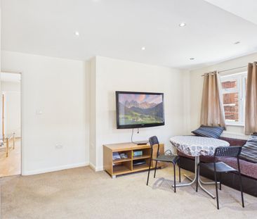 1 bedroom Maisonette in Lexington Avenue, Maidenhead - Photo 2
