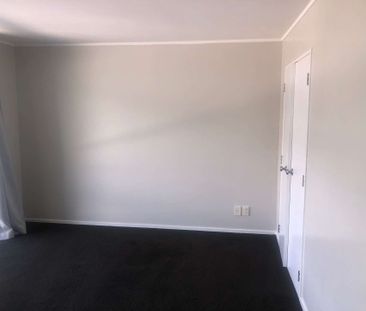 Spacious 1 Bedroom Apartment - Photo 2