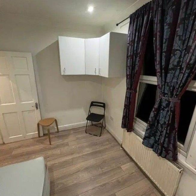 Room in a Shared Flat, Colchester Road, E10 - Photo 1