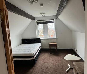 Flat , Green Hill Road, Leeds - Photo 4