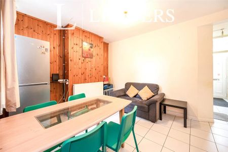 4 bedroom terraced house to rent - Photo 2