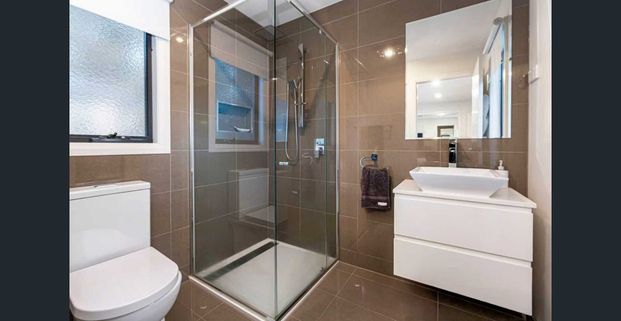 Stylish Executive Home in Ringwood – Low Maintenance Luxury Living - Photo 1